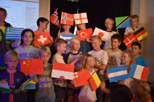 We are the world ble fremført med hjelp fra 4. trinn.